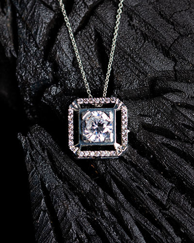 Close up image of Diamond Pendant Necklace by Giovi Customs in Guelph Ontario Canada