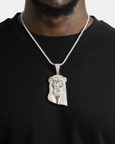 Close up image of Diamond Pendant Necklace by Giovi Customs in Guelph Ontario Canada